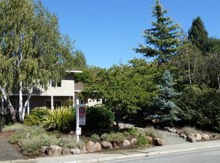 1253 Larch Ave, Moraga, CA 94556