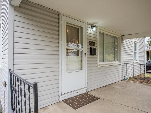 3rd image of 3418 Oaklawn St
