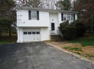 73 Mayflower Ln, Wareham, MA 02571