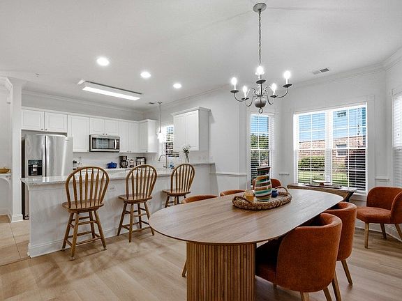 4th image of 4875 Luster Leaf Circle #101