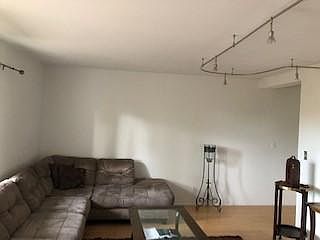 Living Room- track lighting