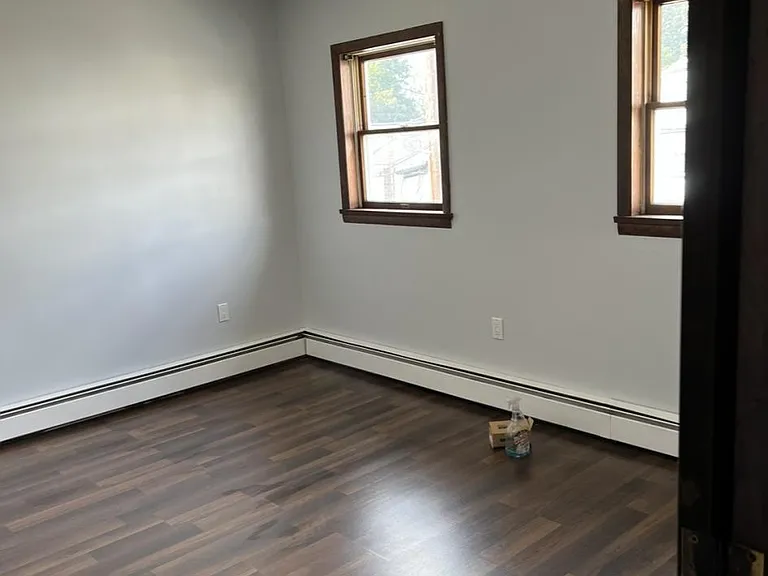 10 Ridge St — Photo 11