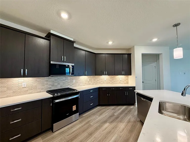 53 Signet Cir — Photo 4
