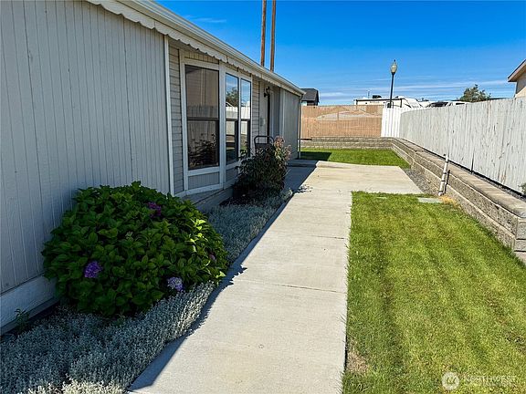 2nd image of 1701 E Burr Avenue #35