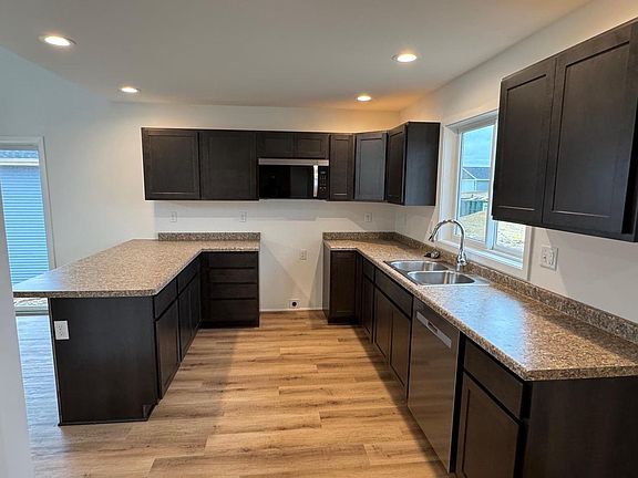 4th image of 1110 Red Hawk Drive