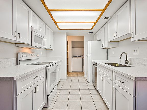 2nd image of 4220 Gannet Cir Unit 303