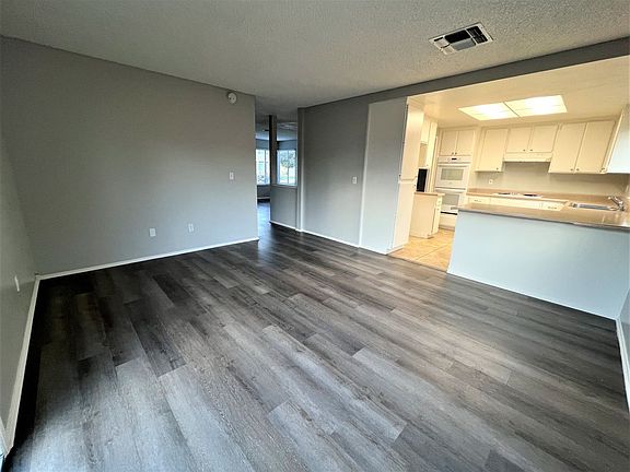 5th image of 8956 Castle Park Dr
