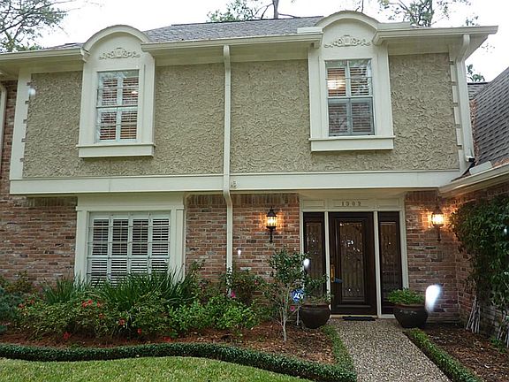 Welcome home.  Beautiful lead glass door entry.