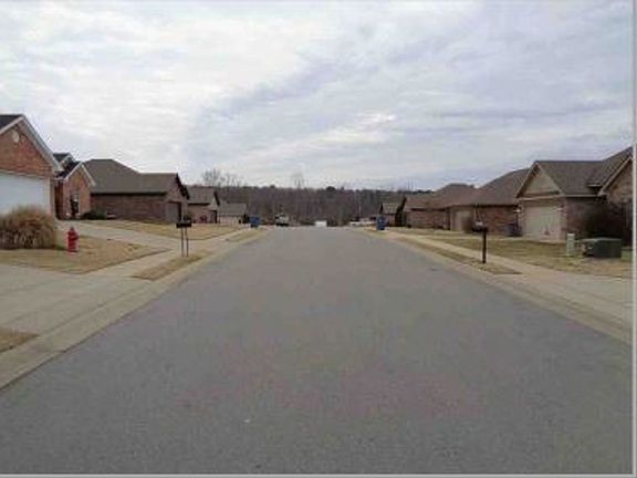 Exterior Neighborhood (street photo)