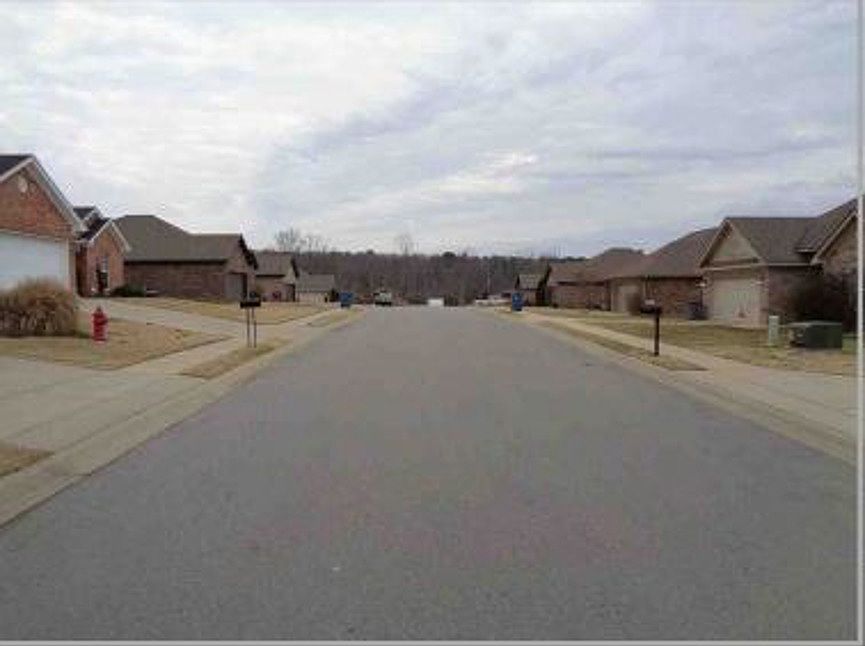 Exterior Neighborhood (street photo)