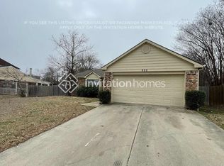 622 Valley Spring Dr, Arlington, TX 76018