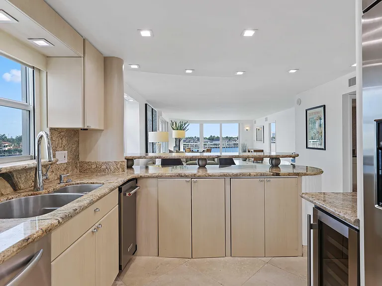 511 Bayshore Dr #401 — Photo 24