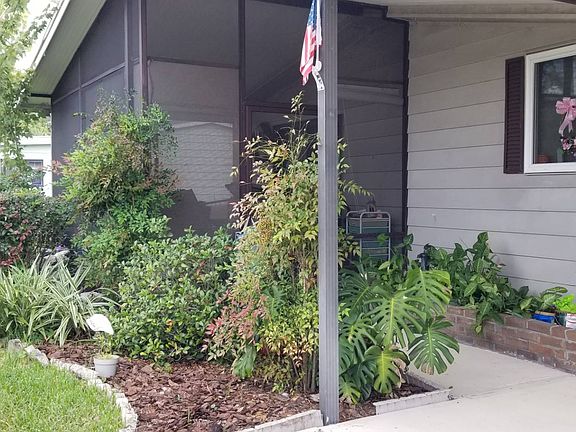 2nd image of 122 Oak Ln