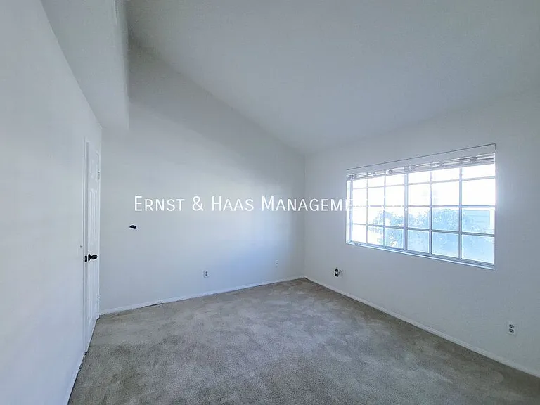 111 W Spring St #E — Photo 20