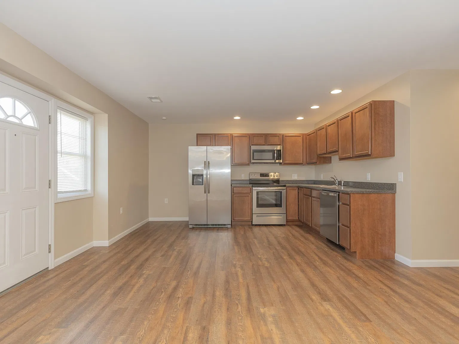 2 bed, 2.0 bath, 954 sqft, $1,200 — Photo 2