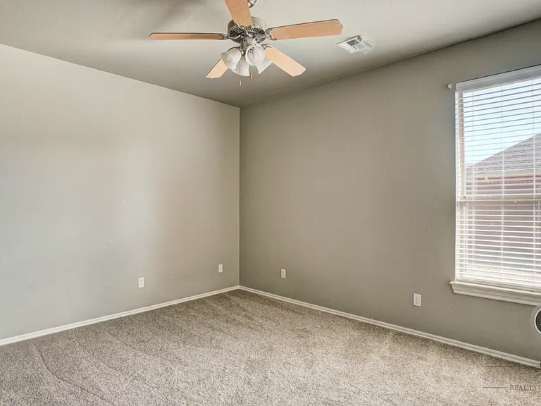 4601 NW 162nd Ct — Photo 25