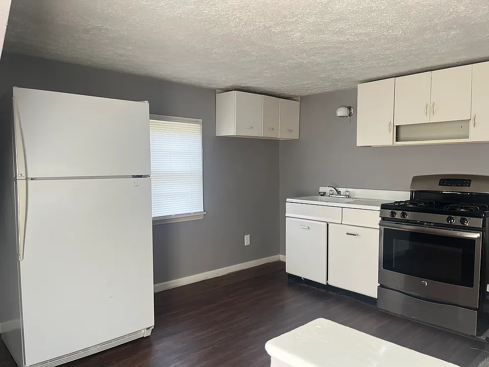 235 E Reynolds St #4