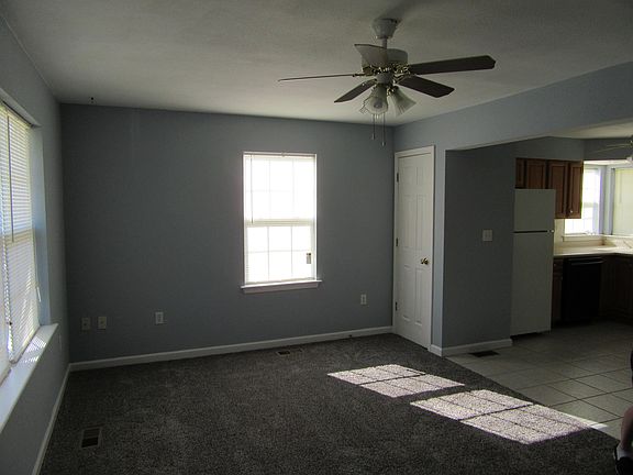 3rd image of 23 Rock Springs Dr