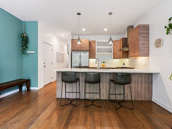 4th image of 2324 W Huron St APT 1E