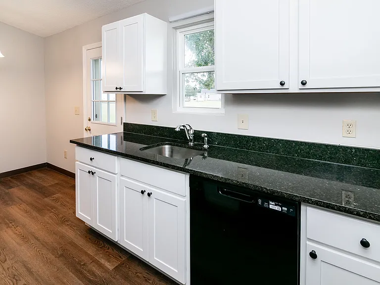 1104 Bryn Mawr Ave — Photo 7