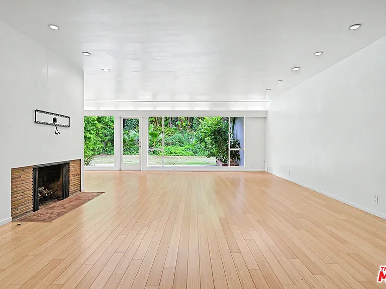 9512 Duxbury Ln — Photo 14