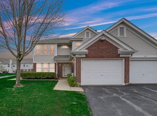 62 Winding Run Ln #62, Streamwood, IL 60107