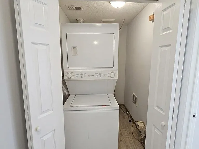 151 W Market St — Photo 7