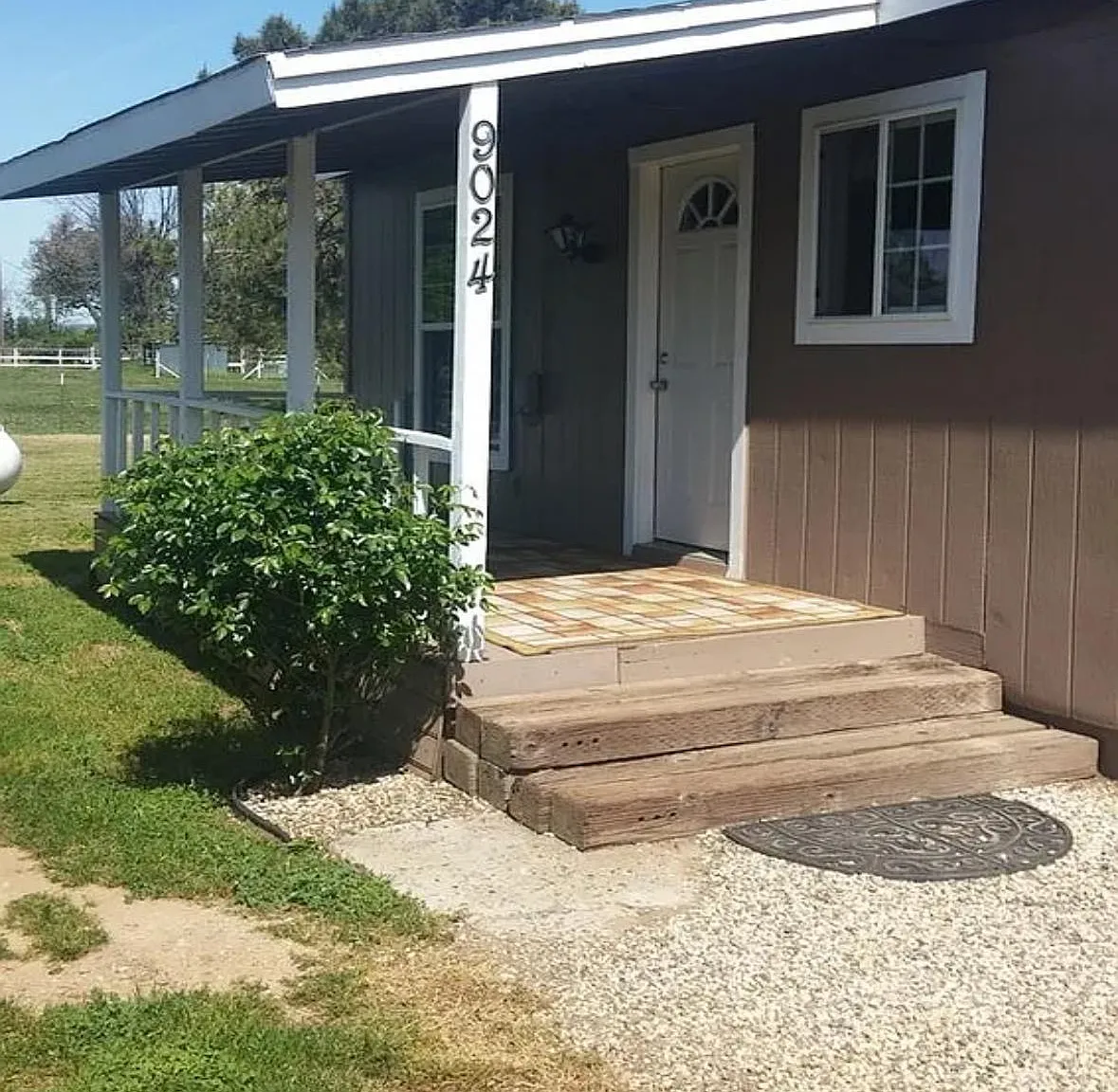 2 bed, 800 sqft, $1,350 — Photo 1