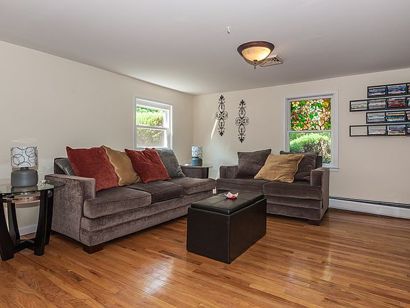 5th image of 197 Hillside Ave