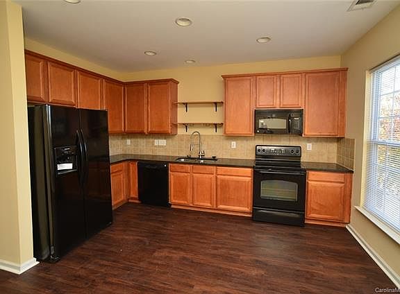 2nd image of 8723 Lenox Pointe Dr