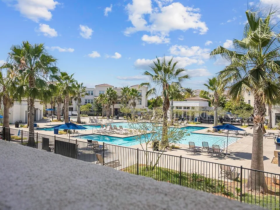 5240 Rockfish Ln #110