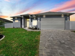 305 NE 7th Terrace Cpe, Coral, FL 33909