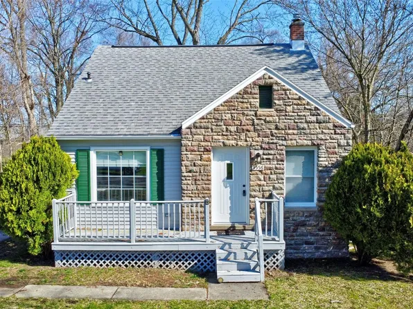 3556 Brookdale Ln, Waterford, MI 48328