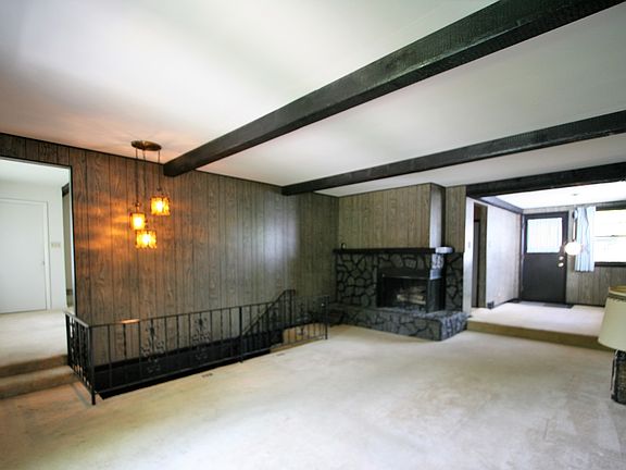 3rd image of 1109 Plaza Dr