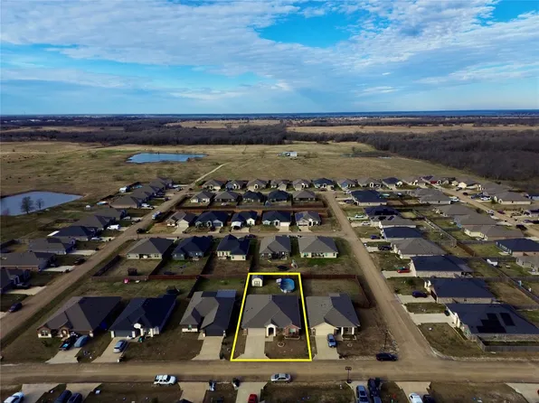 140 Creek Meadow Dr, Mabank, TX 75147