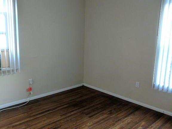 5th image of 1520 N Buena Vista St