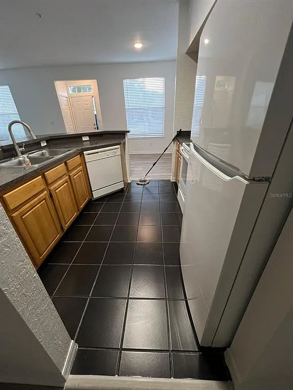2 bed, 2.0 bath, 1077 sqft, $1,650 — Photo 3