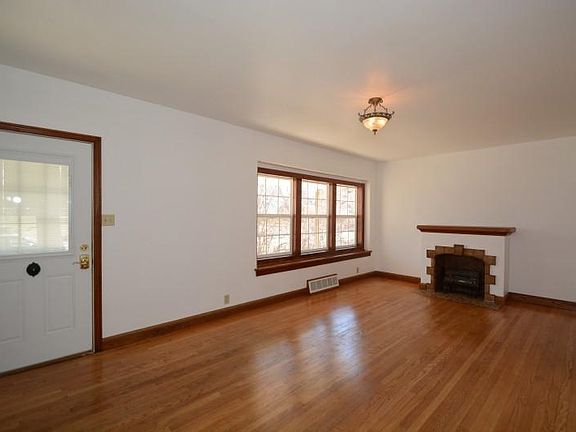 3rd image of 182 W Wilbur Ave
