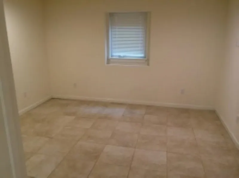 323 College St — Photo 4