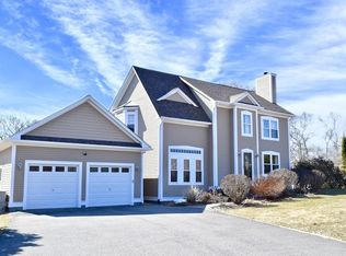 15 Striper Cir, Dartmouth, MA 02747