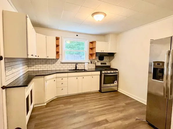 68 New Charlotte St, Manheim, PA 17545
