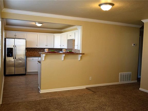4th image of 1600 Dakota St