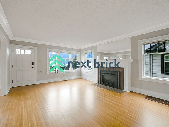 3rd image of 1919 Dexter Ave N