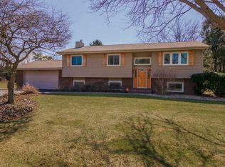 8901 Tamarac Way, Bloomington, IL 61705