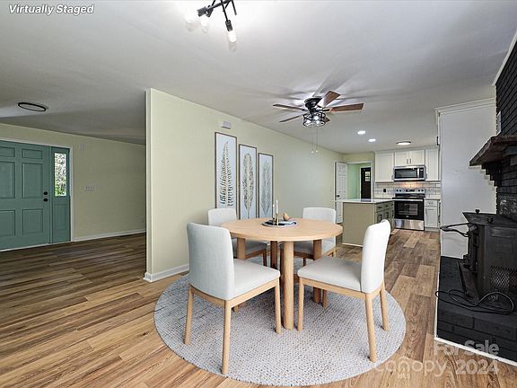 5th image of 302 E Gaston Ave