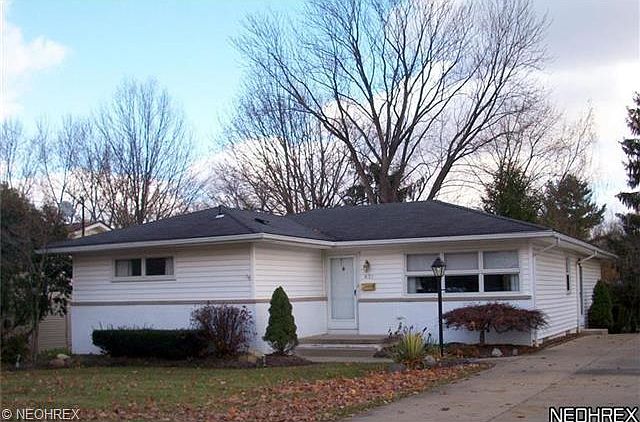 1st image of 631 N Hawkins Ave