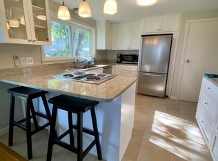 1 Cozzens Ct, Newport, RI 02840