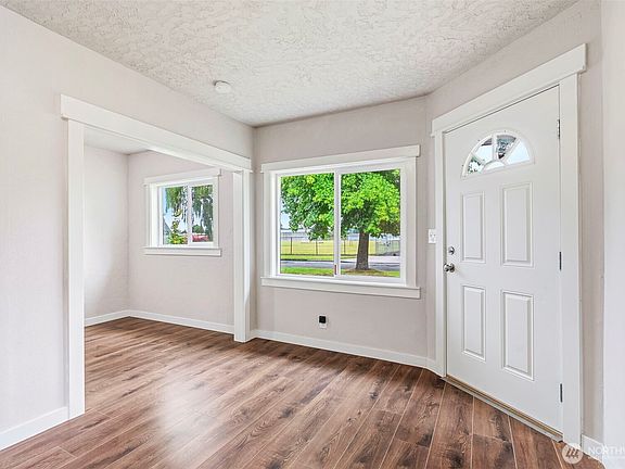 5th image of 2843 Hemlock Street