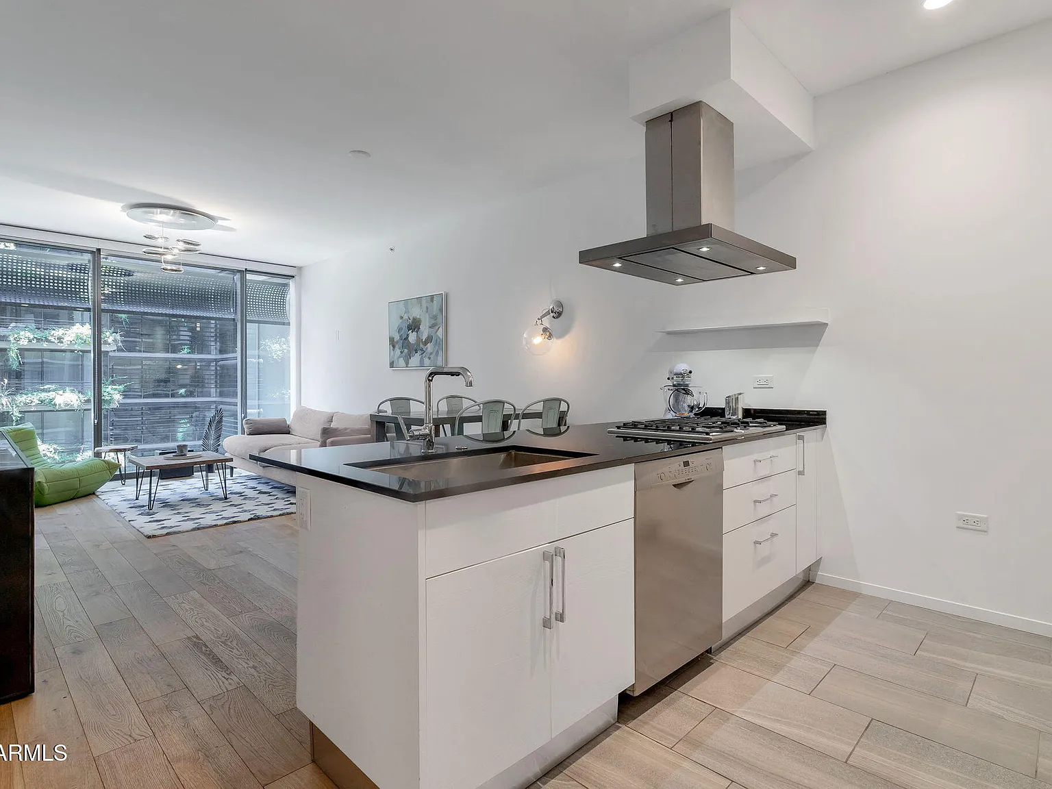 1 bed, 1.0 bath, 776 sqft, $3,200 — Photo 2