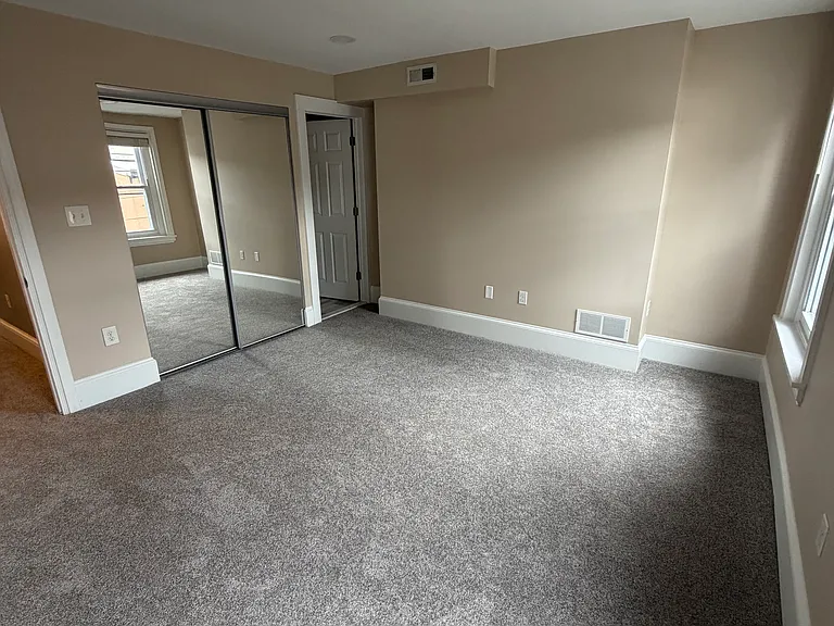 726 E Hector St — Photo 23